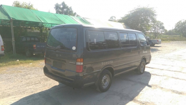 รถตู้โตโยต้า HIACE