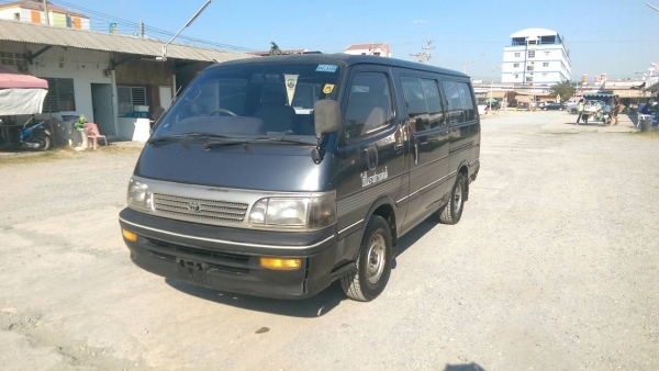 รถตู้โตโยต้า HIACE