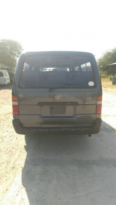 รถตู้โตโยต้า HIACE
