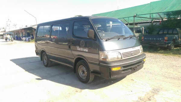 รถตู้โตโยต้า HIACE