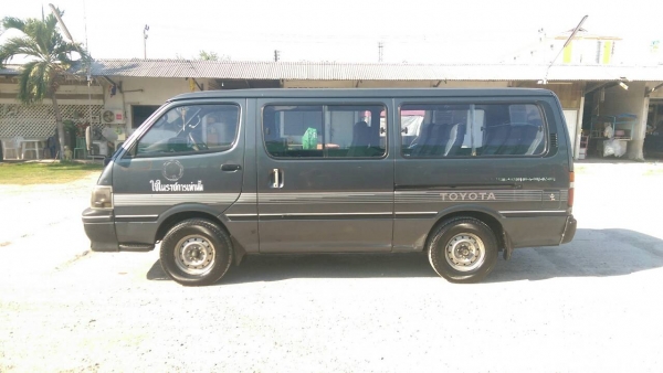 รถตู้โตโยต้า HIACE