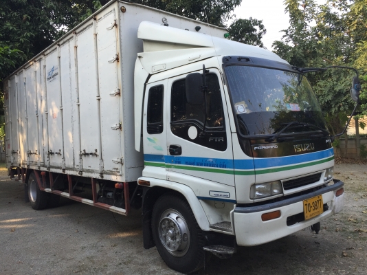 ขายรถ 6 ล้อ ตู้ 10บาน เครื่อง 200 แรง ยาว 7.20เมตร ราคา 695000 บาท