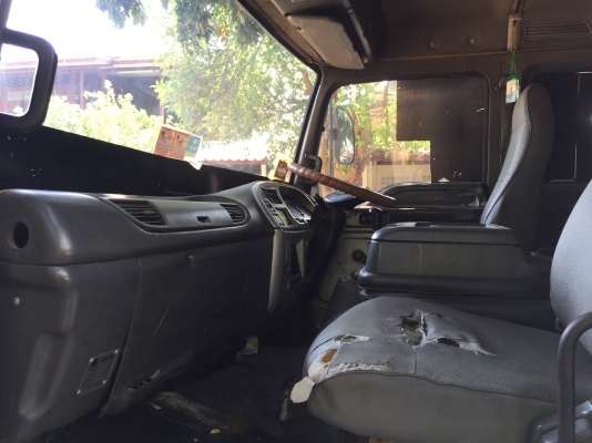 ขายรถ 6 ล้อ ตู้ 10บาน เครื่อง 200 แรง ยาว 7.20เมตร ราคา 695000 บาท