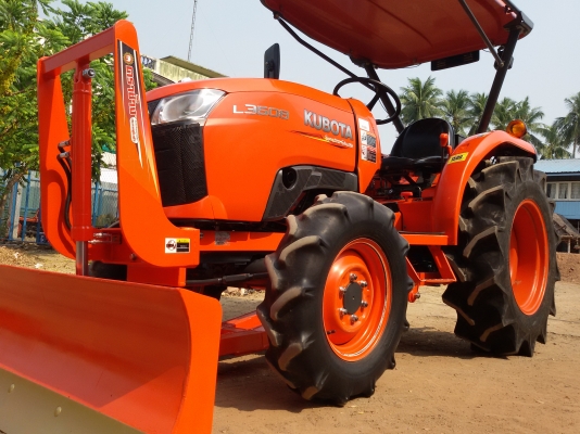 ปัญญาแทรคเตอร์..จัดมาให้ครับ ด่วน!!!คูโบต้า L3608 พร้อมใบมีดคานล่าง พร้อมผาน6 ตราช้าง22&times;6 ทำงาน966ชม.จัดส่ง อ.เก้าเลี้ยว จ.นครสวรรค์