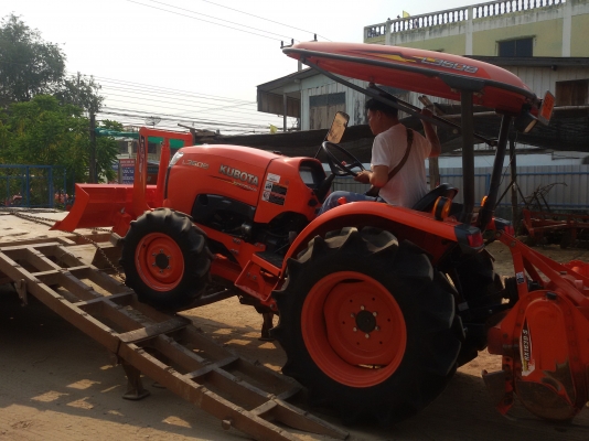 ปัญญาแทรคเตอร์..จัดมาให้ครับ ด่วน!!!คูโบต้า L3608 พร้อมใบมีดคานล่าง พร้อมผาน6 ตราช้าง22&times;6 ทำงาน966ชม.จัดส่ง อ.เก้าเลี้ยว จ.นครสวรรค์