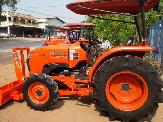 ปัญญาแทรคเตอร์..จัดมาให้ครับ ด่วน!!!คูโบต้า L3608 พร้อมใบมีดคานล่าง พร้อมผาน6 ตราช้าง22&times;6 ทำงาน966ชม.จัดส่ง อ.เก้าเลี้ยว จ.นครสวรรค์