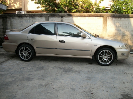 ขายถูก Honda Accord โฉมงูเห่า เครื่อง2.3cc VTI ปี2000 เกียร์ออโต้ ใครที่สนใจรุ่นนี้อยู่ ลดราคาให้แล้วครับ เป็น 125000 บาท ครับ