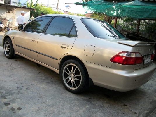 ขายถูก Honda Accord โฉมงูเห่า เครื่อง2.3cc VTI ปี2000 เกียร์ออโต้ ใครที่สนใจรุ่นนี้อยู่ ลดราคาให้แล้วครับ เป็น 125000 บาท ครับ