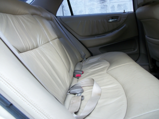 ขายถูก Honda Accord โฉมงูเห่า เครื่อง2.3cc VTI ปี2000 เกียร์ออโต้ ใครที่สนใจรุ่นนี้อยู่ ลดราคาให้แล้วครับ เป็น 125000 บาท ครับ