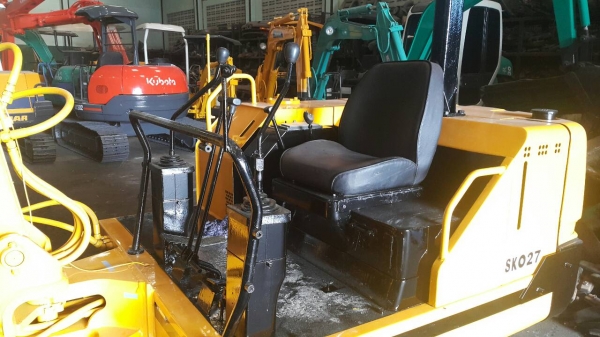 ขาย รถขุด KOBELCO รุ่น SK027 มือสองญี่ปุ่น แทรกเหล็ก สลักแน่น มีไลน์ใส่ หัวกระแทกได้ มือถือ /LINE ID : 0818753444
