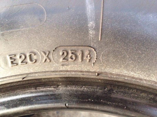 ยาง MICHELIN XCD 205 R 14 ปี 14 2 เส้น(คู่ที่ 1) 2000 สภาพสวยๆดอกยางนิ่มๆไม่บวมเอาไปวิ่งกันยาวๆราคาเบาๆค่ะ