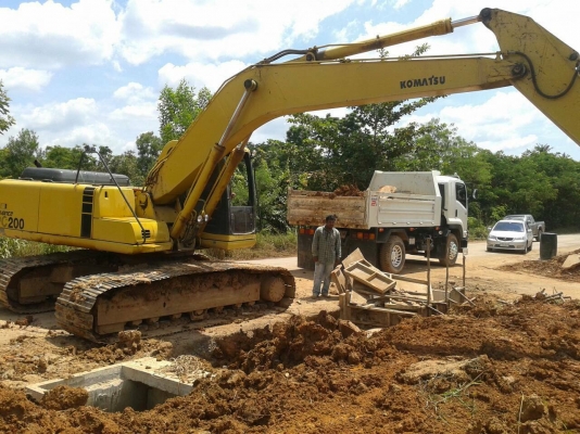 ขออนุญาติขาย PC200-6 เครื่องโคมัสสุเอกสารใบซื้อขายไฟฟ้าครบ ราคา  950000 สนใจติดต่อ  ช่างดำ  0853224877-0988930465