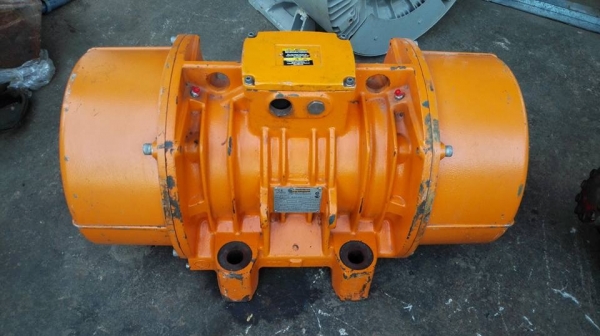 Sell>> มอเตอร์สั่น-เขย่า ITALVIBRAS Made in ITALY ตัวใหญ่ขนาด 7 HP. 380V. สภาพใหม่ 98\% ใช้งานมาน้อยสดมากๆมาเทสก่อนได้!!