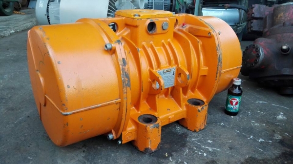 Sell>> มอเตอร์สั่น-เขย่า ITALVIBRAS Made in ITALY ตัวใหญ่ขนาด 7 HP. 380V. สภาพใหม่ 98\% ใช้งานมาน้อยสดมากๆมาเทสก่อนได้!!
