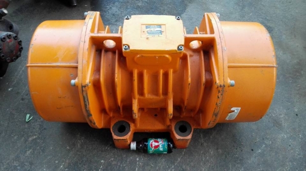 Sell>> มอเตอร์สั่น-เขย่า ITALVIBRAS Made in ITALY ตัวใหญ่ขนาด 7 HP. 380V. สภาพใหม่ 98\% ใช้งานมาน้อยสดมากๆมาเทสก่อนได้!!