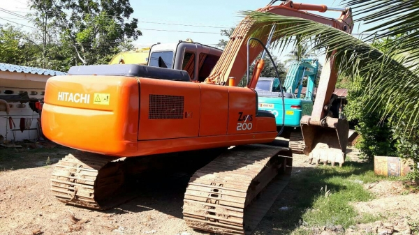 ขออนุญาติขาย HITACHI-1 สายไฟฟ้าครบราคา 1500000สนใจติดต่อ  ช่างดำ  0853224877-0988930465