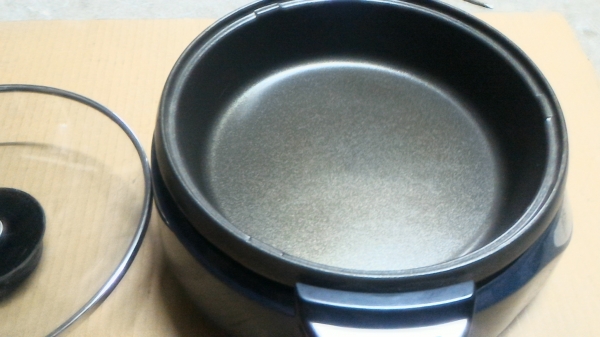 กะทะไฟฟ้าจากญี่ปุ่น ยี่ห้อ SANYO ตัวกะทะทำจากไทเทเนียมเคลื่อบอย่างดีแข็งแรงกว่ากะทะทั่วไป