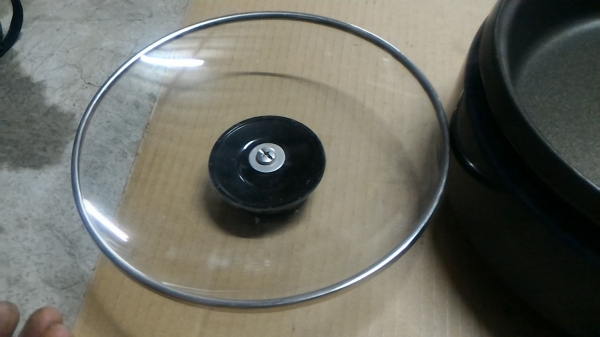 กะทะไฟฟ้าจากญี่ปุ่น ยี่ห้อ SANYO ตัวกะทะทำจากไทเทเนียมเคลื่อบอย่างดีแข็งแรงกว่ากะทะทั่วไป