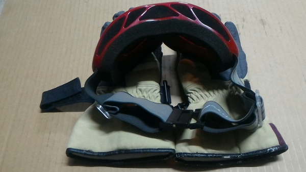 (แบบที่สอง)แว่นตาสปอตจากญี่ปุ่น MT- HOOD สีแดงสวยใส่เล่นขี่มอเตอร์ไซคหรือเล่นกีฬา.ให้พร้อมถุงมือตามภาพ