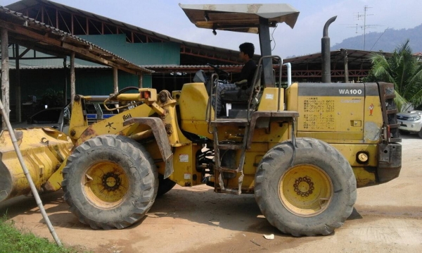 รถตักล้อยาง WA100-3...ของKomatsu รถงานอยู่ สภาพดี ยางก็ดี