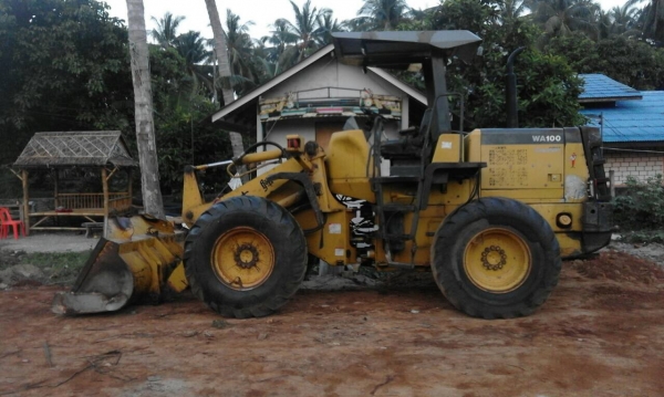 รถตักล้อยาง WA100-3...ของKomatsu รถงานอยู่ สภาพดี ยางก็ดี