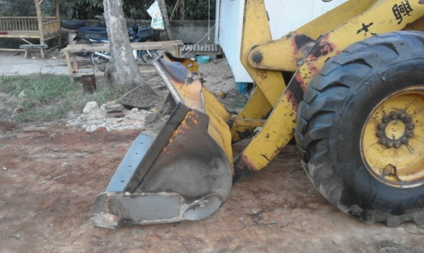 รถตักล้อยาง WA100-3...ของKomatsu รถงานอยู่ สภาพดี ยางก็ดี