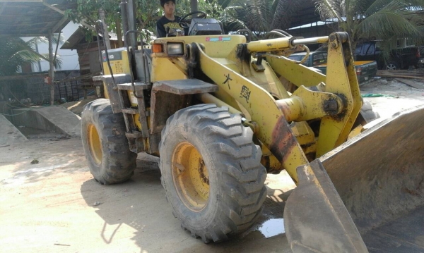 รถตักล้อยาง WA100-3...ของKomatsu รถงานอยู่ สภาพดี ยางก็ดี