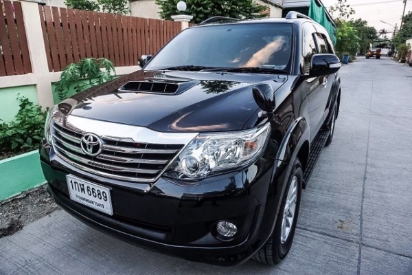 2013 TOYOTA FORTUNER 3.0V AT 2WD Navi สภาพน้องๆป้ายแดงไม่เคยชนรับประกัน เกียร์ออโต้ดีเซล ราคาถูก