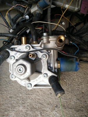 ขาย ชุดแก๊สหัวฉีด versus 4 สูบ ครบชุด 5500 บาท