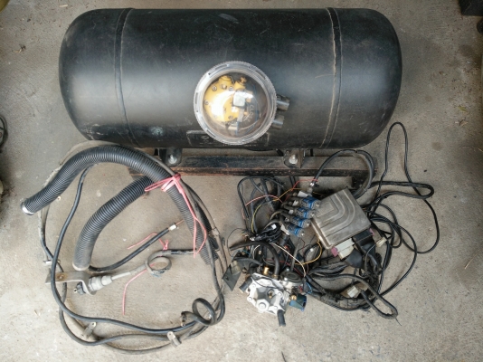 ขาย ชุดแก๊สหัวฉีด versus 4 สูบ ครบชุด 5500 บาท