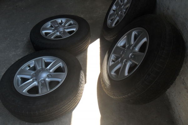 ล้อแม็ก16นิ้ว6รู อีซูสุ พร้อมยาง สวยๆ 4 ล้อ ราคา 7900 บาท