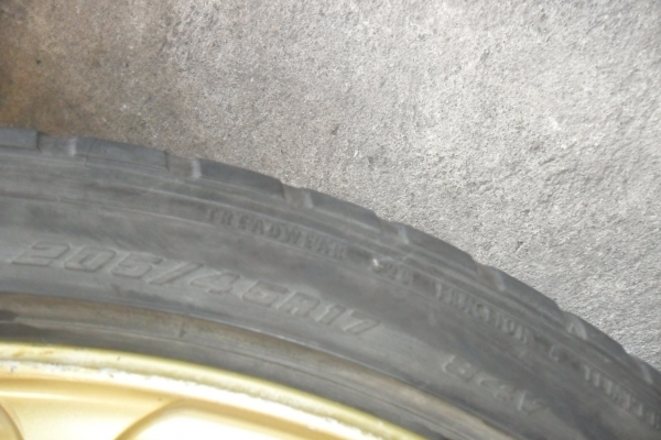 ล้อแม็ก17นิ้ว4รู100 พร้อมยาง สวยๆ 4 ล้อ ราคา 6750 บาท