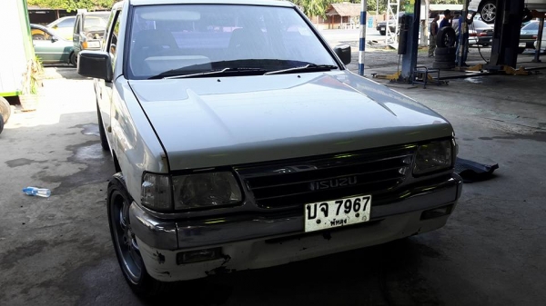 ขาย อีซูซุ มังกรแค็บหน้ายัอย สวยๆ เครื่องดีขับดีแอร์เย็นปี 1996 ขาย 129,000 สนใจโทร 0805669540