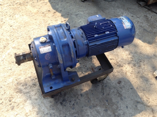 ขายมอเตอร์เกียร์ Cycro drive Sumitomo 5HP. 380V อัตราทด 1:104 เพลาออกประมาณ 13 รอบต่อนาที มีระบบเบรคในตัว สภาพสวยมาก พร้อมใช้งาน