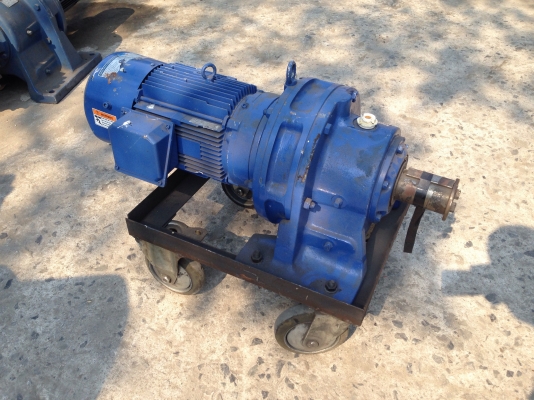 ขายมอเตอร์เกียร์ Cycro drive Sumitomo 5HP. 380V อัตราทด 1:104 เพลาออกประมาณ 13 รอบต่อนาที มีระบบเบรคในตัว สภาพสวยมาก พร้อมใช้งาน