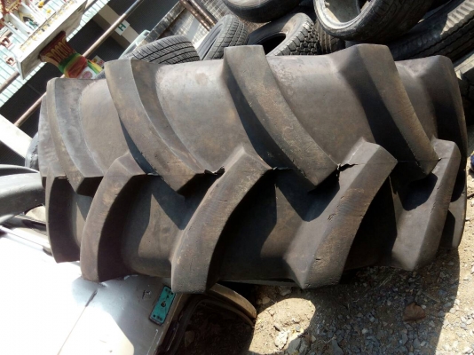 23.5-25 ยางรถไถ รถตัก มี 1 เส้น tel.081-427-3941 ไอดีไลน์ 0814273941