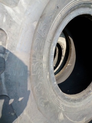 23.5-25 ยางรถไถ รถตัก มี 1 เส้น tel.081-427-3941 ไอดีไลน์ 0814273941