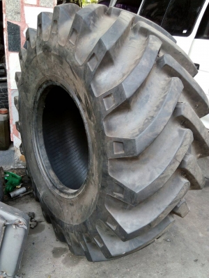 23.1-26 SIMEX SAII ยางรถไถ รถตัก มี 1 เส้น tel.081-427-3941 ไอดีไลน์ 0814273941