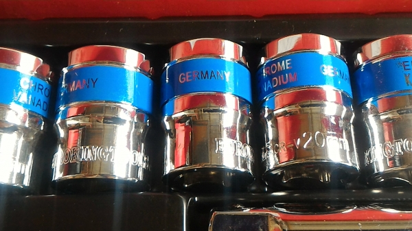 ชุดประแจบล็อก EURO KING TOOLS เยรมัน เนื้อโลหะ CR- v อย่างดี 24 ชิ้น  ข้อต่อสวมขนาด 1/2 นิ้ว ชุดประแจจับขันขนาดใหญ่แข็งแรง