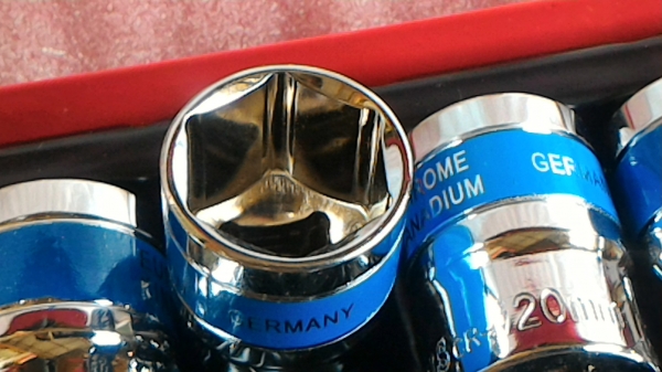 ชุดประแจบล็อก EURO KING TOOLS เยรมัน เนื้อโลหะ CR- v อย่างดี 24 ชิ้น  ข้อต่อสวมขนาด 1/2 นิ้ว ชุดประแจจับขันขนาดใหญ่แข็งแรง