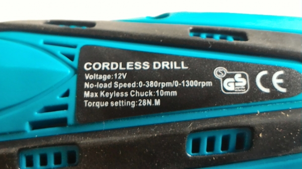ชุดสว่าน - ไขควงไร้สาย ขนาด 12 V.มีไฟช่วยส่อง ยี่ห้อ BOLID มีแบตลิเธียมไอออนสองก้อน  ชุดชาร์ทและตัวไขควง