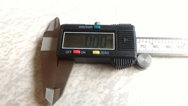 เวอร์เนียดิจิตอล ยี่ห้อ OKURA ระยะการทำงาน 150 มม. แสดงผลเป็นตัวเลย LCD สีดำ ทศนิยม 2 ตำแหน่ง