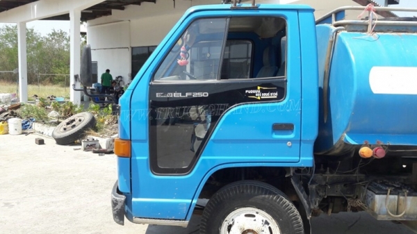 รถบรรทุกน้ำ ISUZU   6 ล้อ