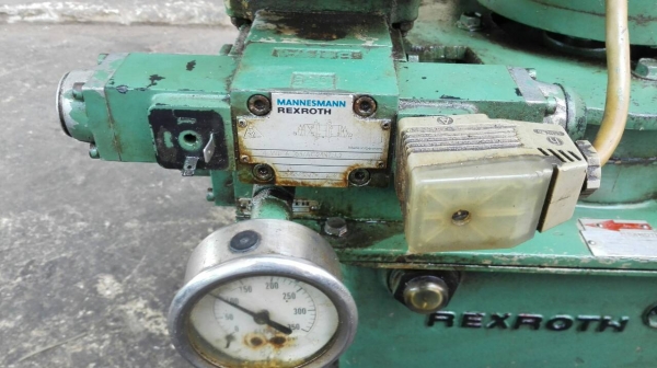 **** SOLD **** ปั้มน้ำมันไฮดรอลิค REXROTH มอเตอร์ Mitsubishi. 1 HP. 220V. 2 สายไฟบ้าน พร้อมวาล์วคอนโทรลไฟฟ้า สวยๆพร้อมใช้งาน. **** SOLD **** ปั้มน้ำมันไฮดรอลิค REXROTH มอเตอร์ Mitsubishi. 1 HP. 220V. 2 สายไฟบ้าน พร้อมวาล์วคอนโทรลไฟฟ้า สวยๆพร้อมใช้งาน.