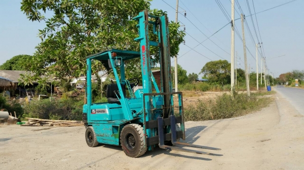 ขายด่วนรถยกKOMATSU FG15 D15ยก1.5ตันเสาสูง4เมตรยางตัน4เส้นชั่วโม่งทำงานน้อยรถนอกนำเข้ายังไม่เคยใช้งานในเมืองไทยเลย