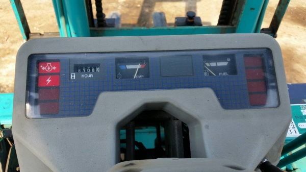 ขายด่วนรถยกKOMATSU FG15 D15ยก1.5ตันเสาสูง4เมตรยางตัน4เส้นชั่วโม่งทำงานน้อยรถนอกนำเข้ายังไม่เคยใช้งานในเมืองไทยเลย