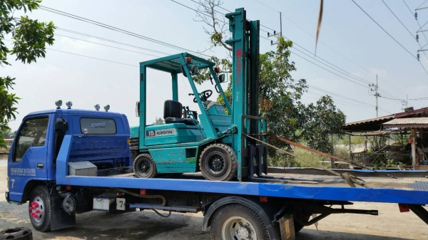 ขายด่วนรถยกKOMATSU FG15 D15ยก1.5ตันเสาสูง4เมตรยางตัน4เส้นชั่วโม่งทำงานน้อยรถนอกนำเข้ายังไม่เคยใช้งานในเมืองไทยเลย