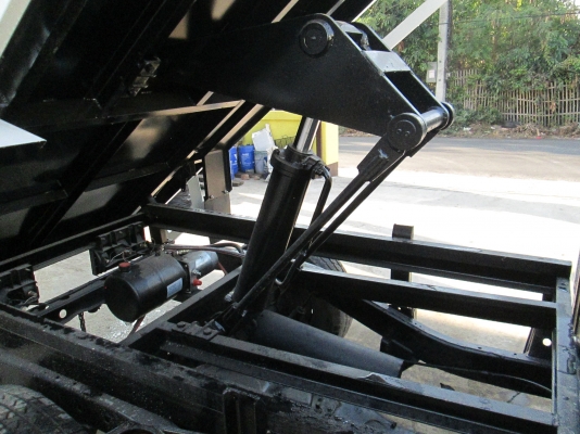 รถกระบะ ปิคอัฟดั้มพ์ นิสสัน Big M กระบะเปิดได้ 3ด้าน ดั้มพ์ใหม่