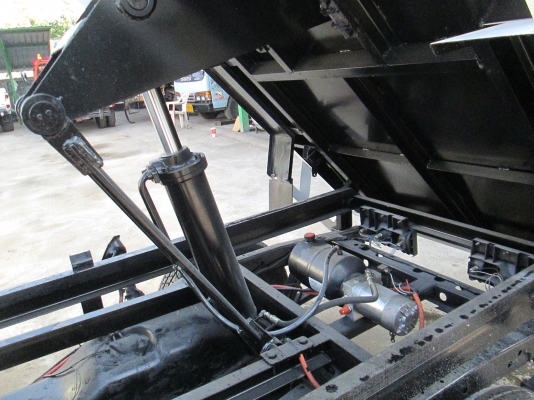 รถกระบะ ปิคอัฟดั้มพ์ นิสสัน Big M กระบะเปิดได้ 3ด้าน ดั้มพ์ใหม่