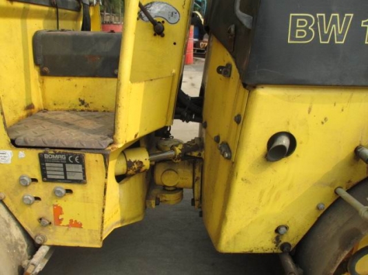 ขายรถบด BOMAG รุ่น BW 100 ADM -2 รถบดเอวอ่อน ขายรถบด BOMAG รุ่น BW 100 ADM -2 รถบดเอวอ่อน